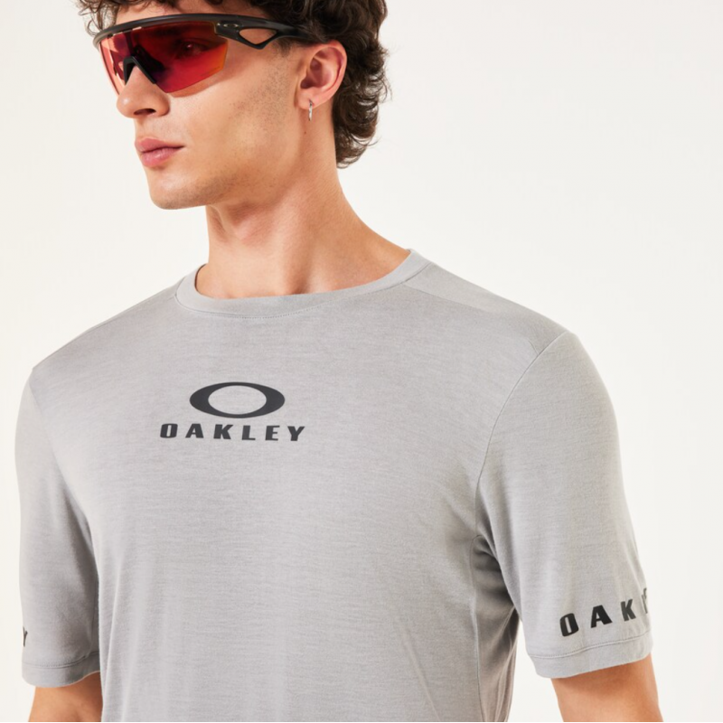 Oakley Seeker Flow SS ciment t-shirt à manches courtes - expédition 24h